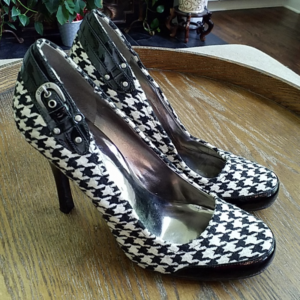 Super Classy GUESS "Glenia" Houndstooth Pumps EUC